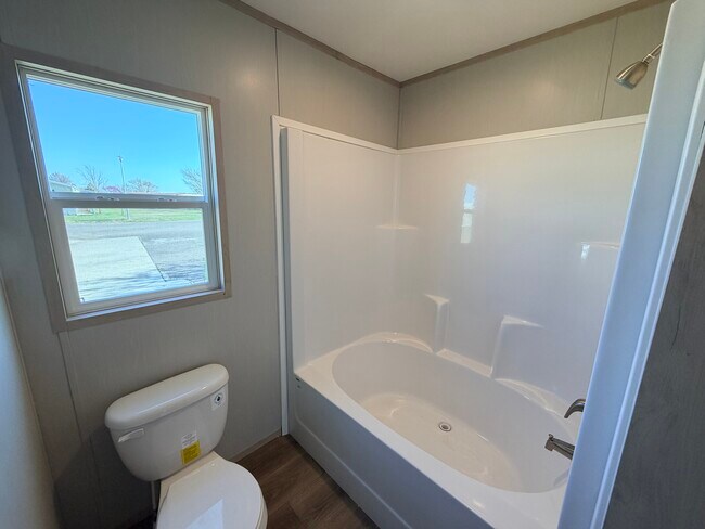 Building Photo - 2101 SW 38th St