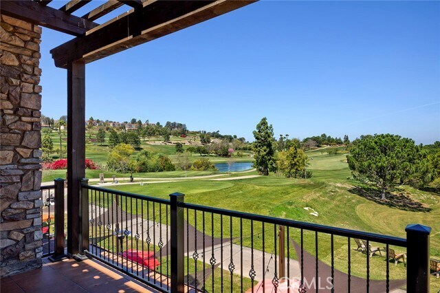 Building Photo - 11 Golf Dr