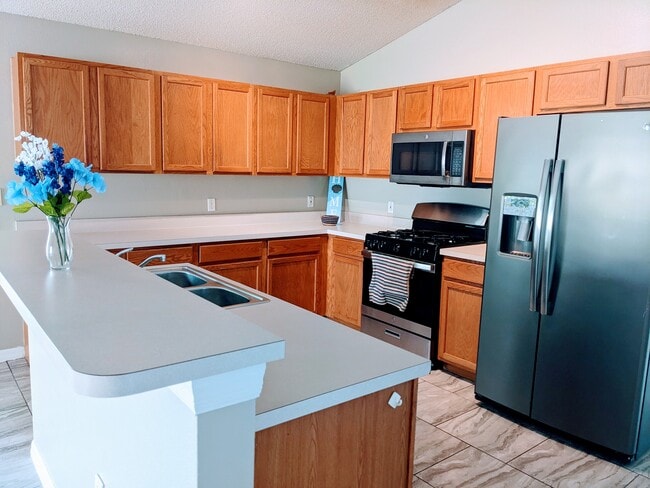 Building Photo - 246 Queen Mary Dr