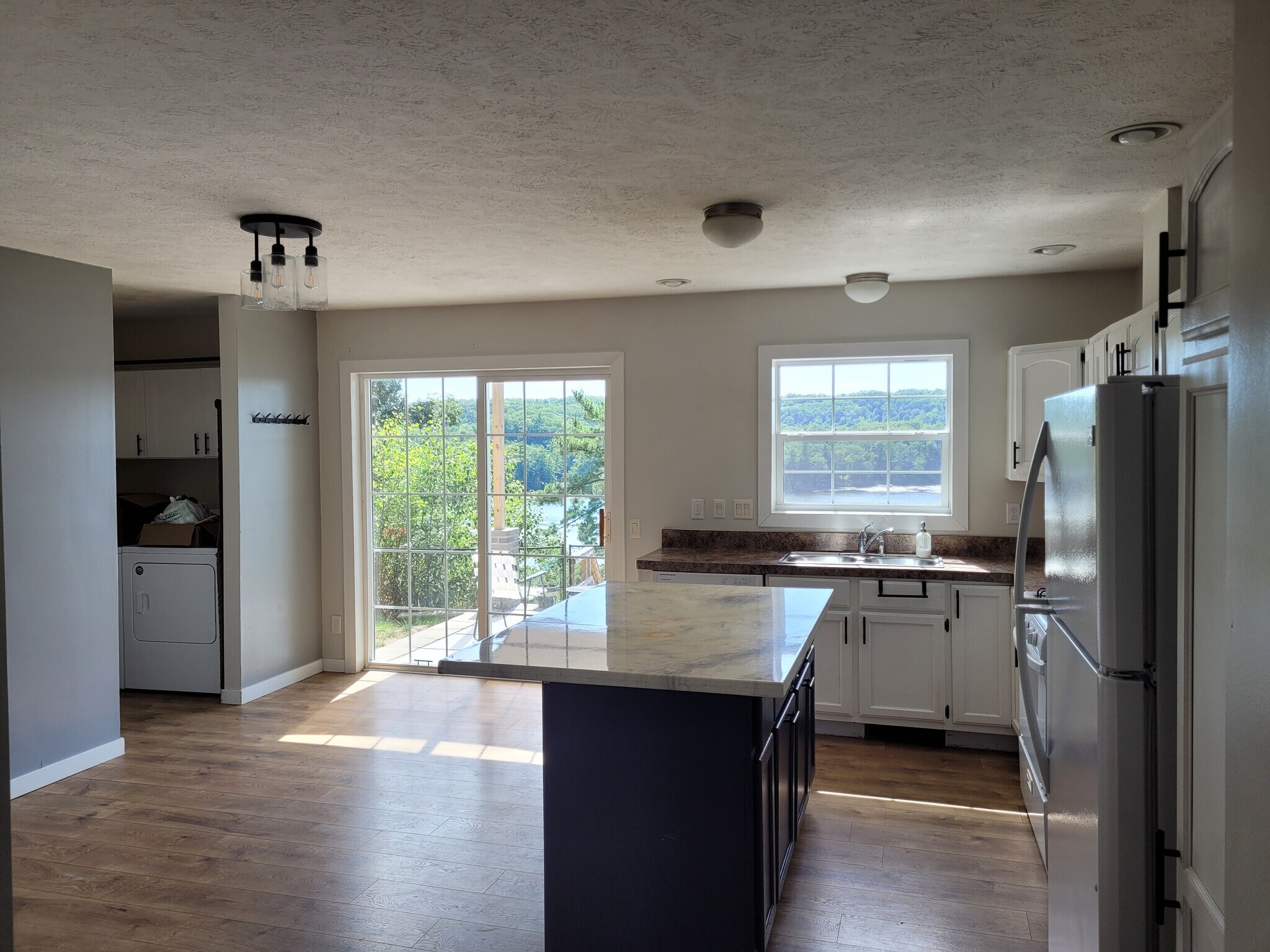 Building Photo - 6088 Pointview Ct