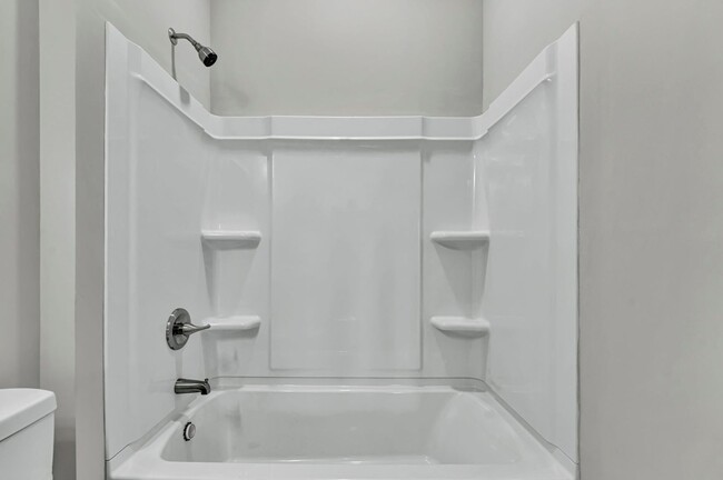 Building Photo - Stunning 4 Bedroom Home in Laurens