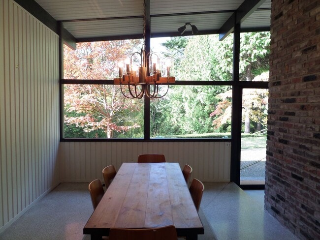 Building Photo - Incredible 3-Bedroom Mid-Century Stunner on Mercer Island! Huge Yard and Central A/C!!