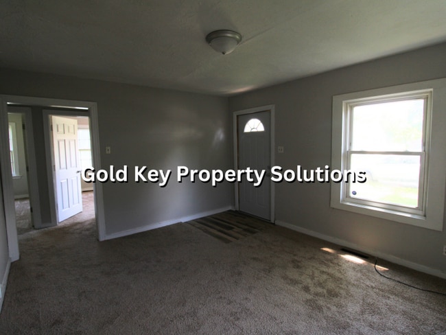 Building Photo - Updated 2 BR 1 BA House with New Flooring and Paint (SECTION 8 APPROVED)