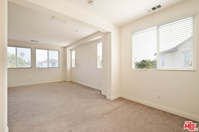 Building Photo - 5929 Spelthorne Ln