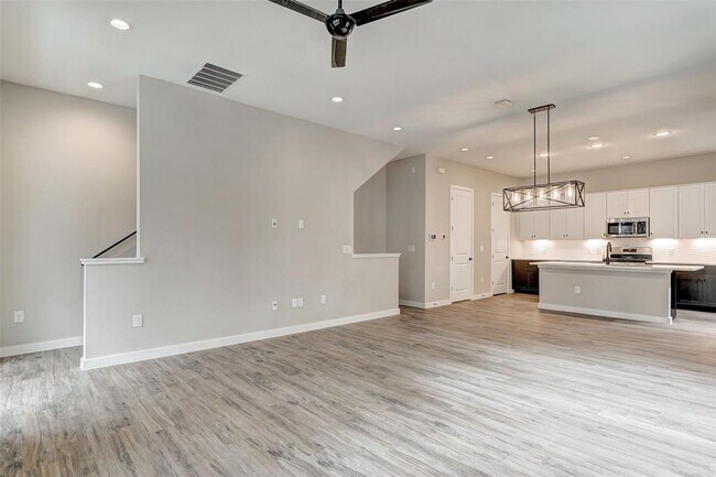 Building Photo - 3809 Valley View Rd