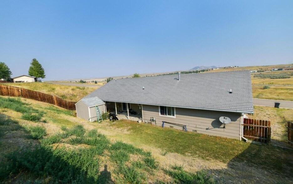 Building Photo - 2888 Pine Ridge Dr