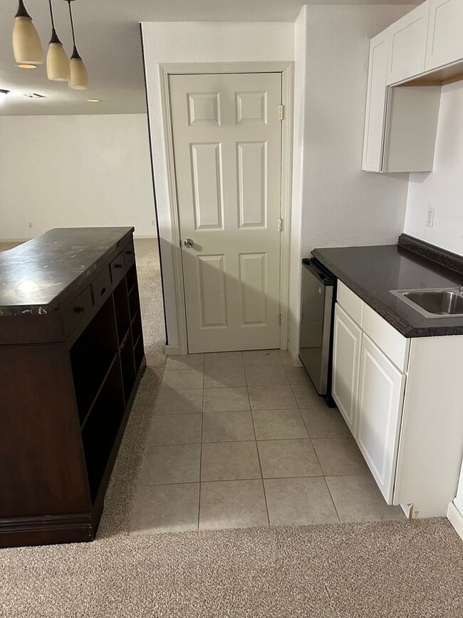 Building Photo - Beautiful Updated 5 Bedroom Home - Derby ,KS