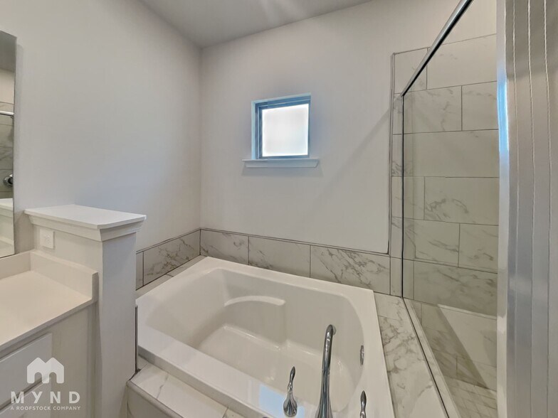 Building Photo - 15653 Ruthie Lynn Dr