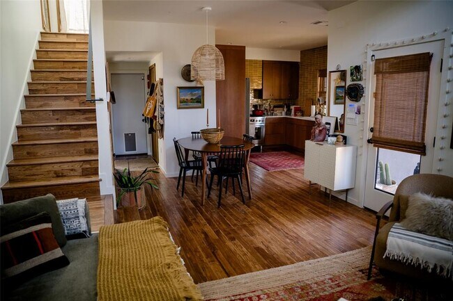 Building Photo - 405 S Park Dr