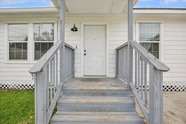 Building Photo - 2610 Cochran St