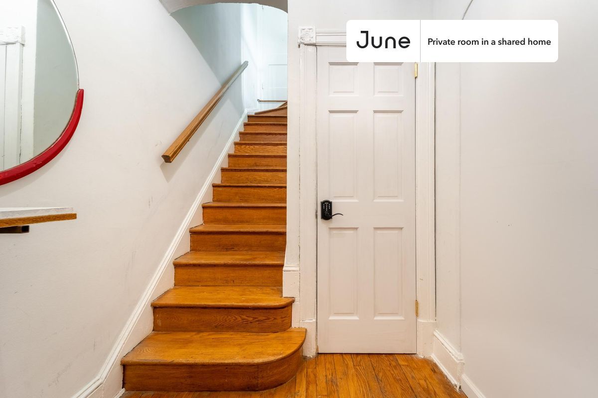 Building Photo - Room in Shared 2 bed/1 bath home in Columbia Heights