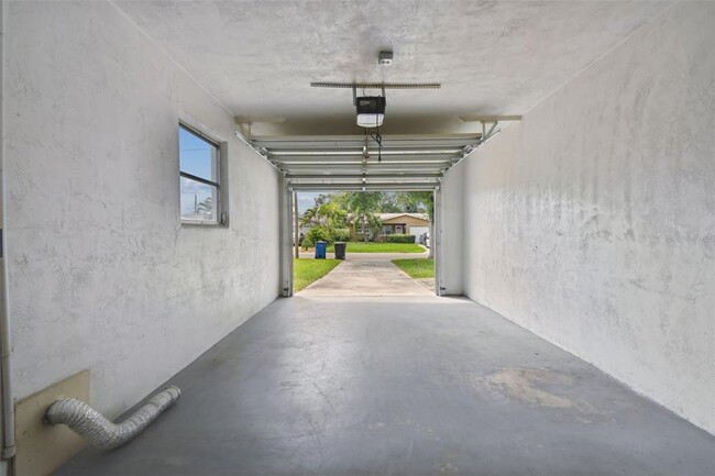 Building Photo - 5527 18th Ave N