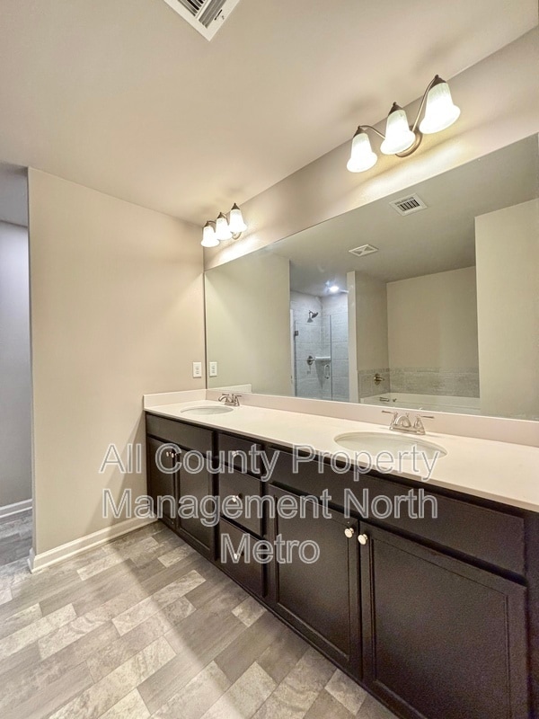 Building Photo - 5064 Silver Fox Trl