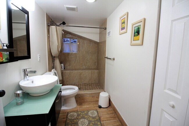 Building Photo - 3405 Newton St