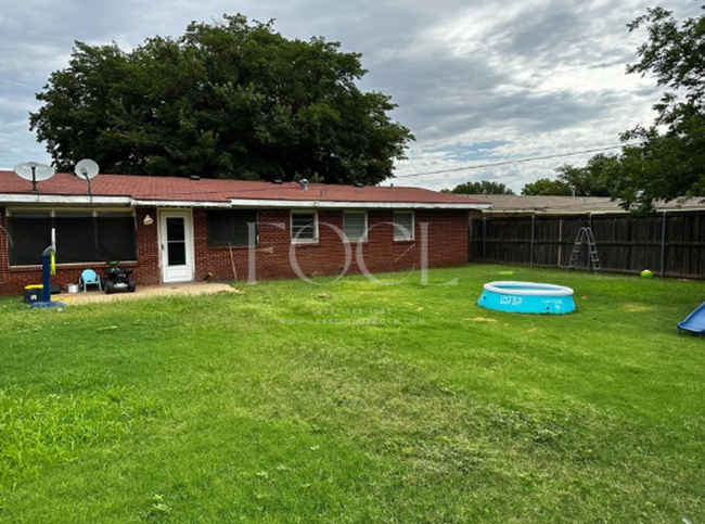 Building Photo - 3 bedroom, 2 bath, 1 car garage