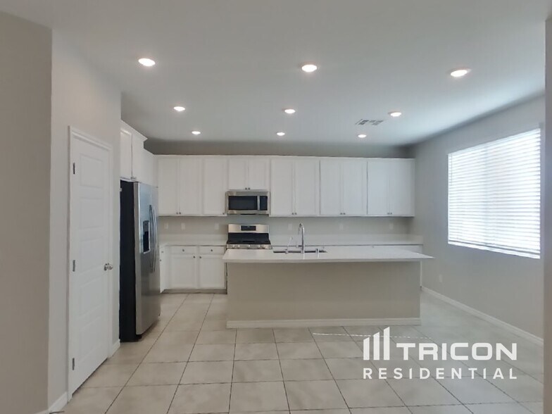 Building Photo - 6563 Smithville Ave