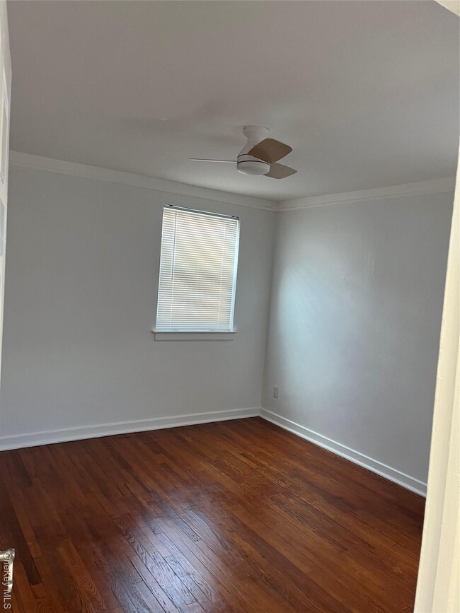 Building Photo - 72-05 Little Neck Pkwy