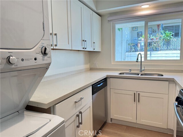 Building Photo - 251 N Oakland Ave