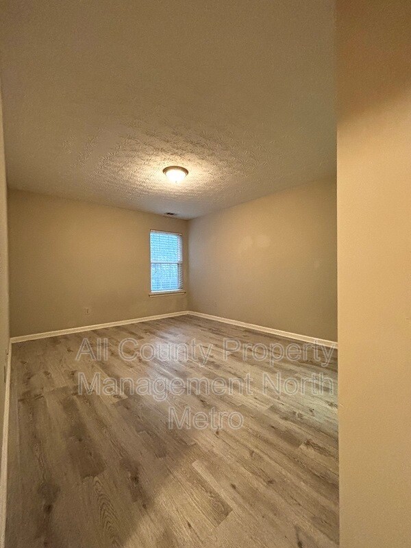 Building Photo - 289 Silver Ridge Dr