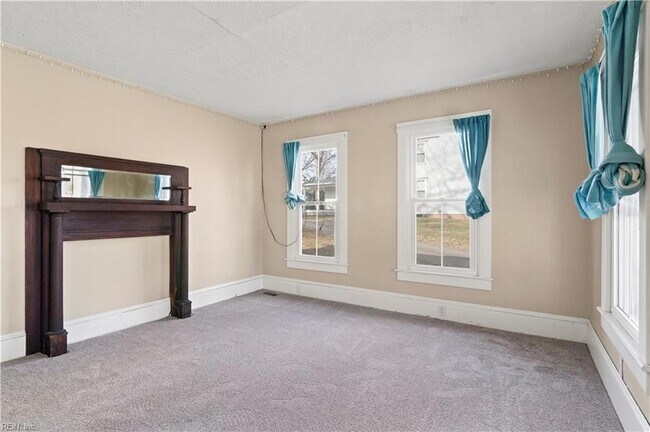 Building Photo - 227 James St