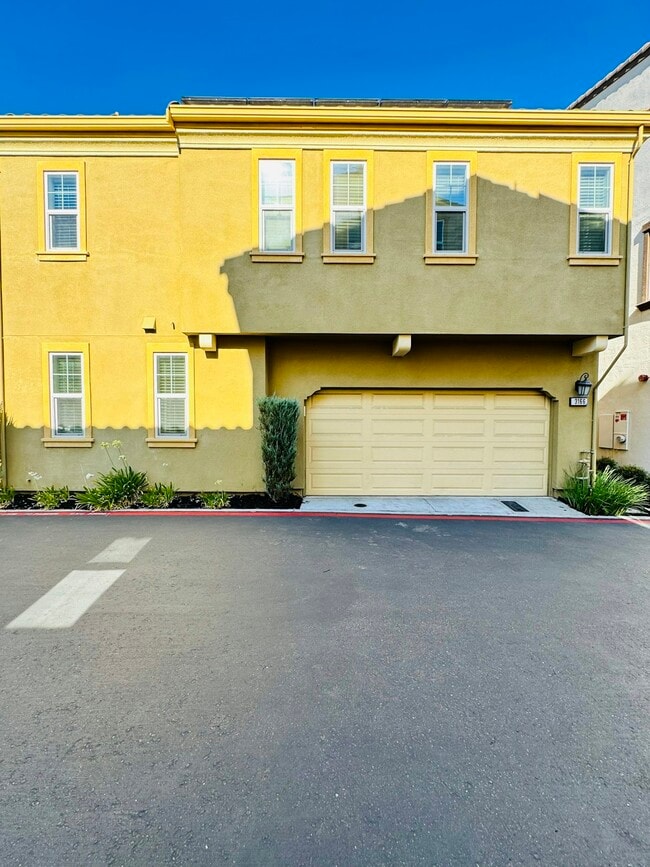 Building Photo - 3166 Vittoria Loop