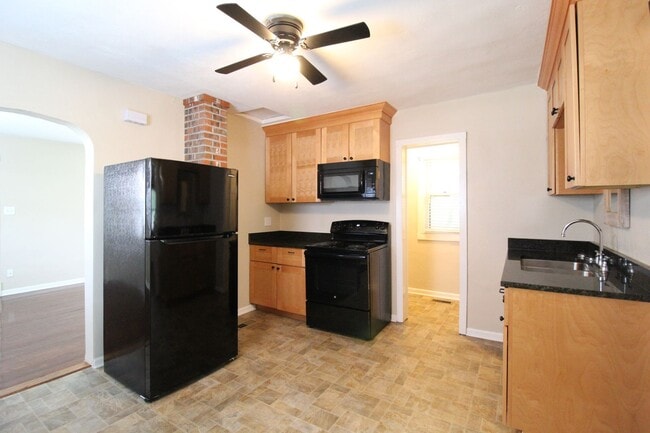 Building Photo - November Free On This Updated 1 Bedroom 1 ...