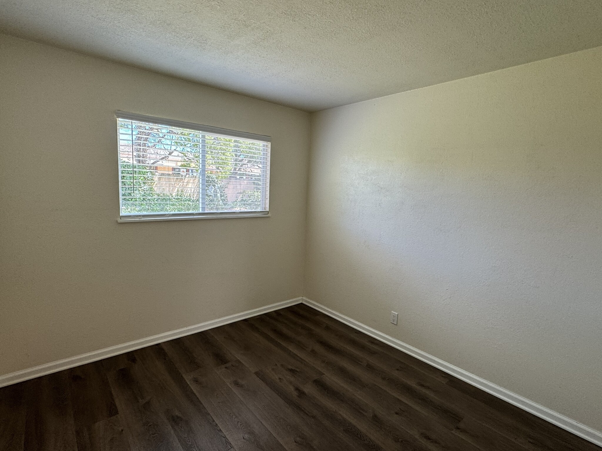 Building Photo - 1712 Arthur Ct