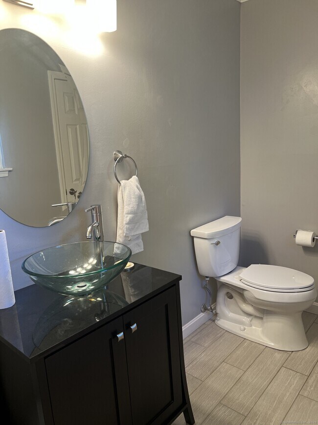 Building Photo - 34 Simsbury Landing