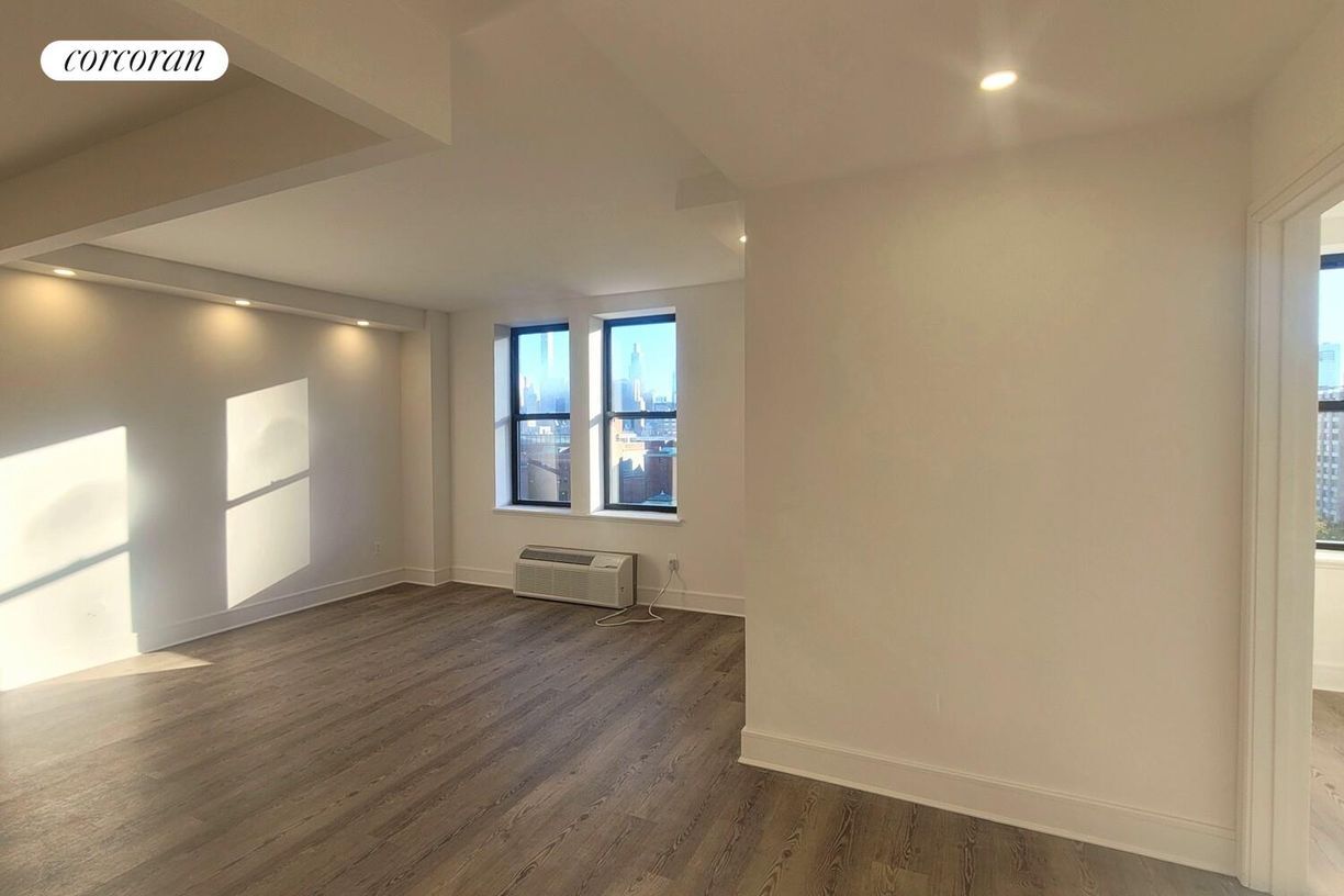 Building Photo - 45 W 81st St