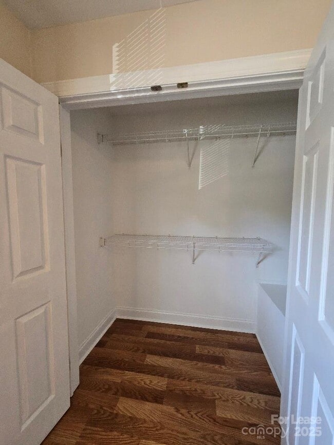 Building Photo - 1207 Green Oaks Ln