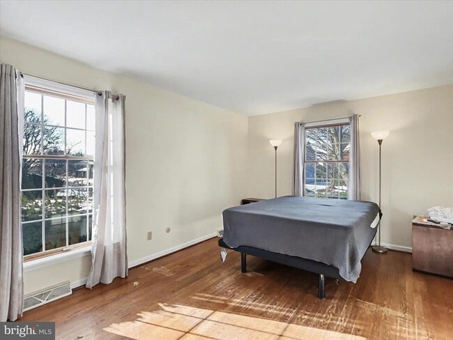 Building Photo - 902 Cypress St