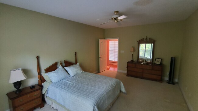 Building Photo - 423 Brightwood Dr
