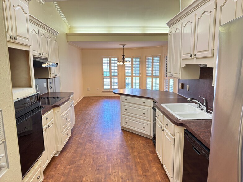 Kitchen - 1601 S Lexington Dr