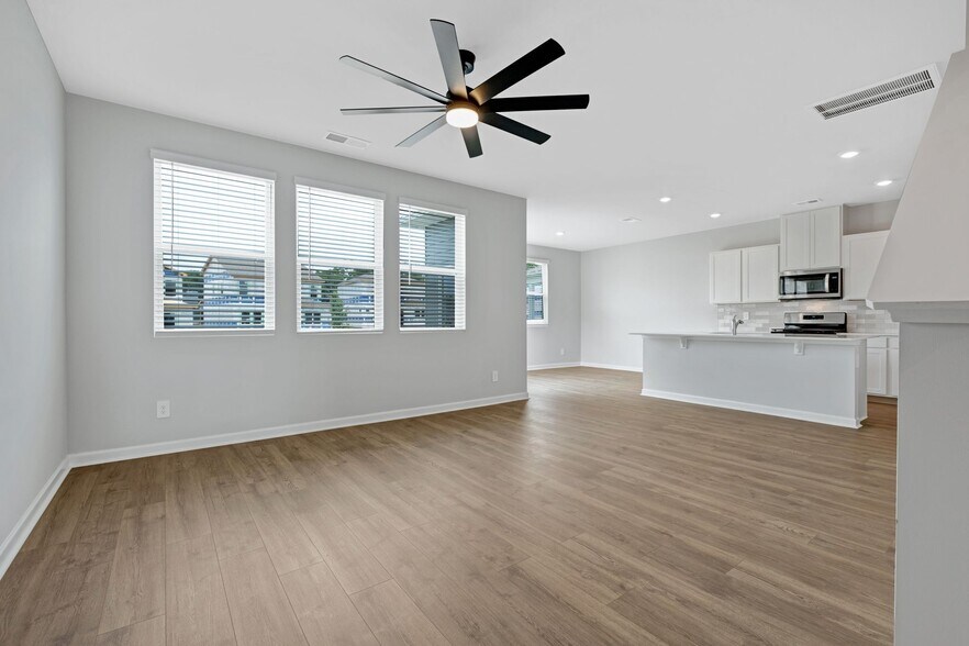Open Concept! - 901 Brooklyn Crossing Rd