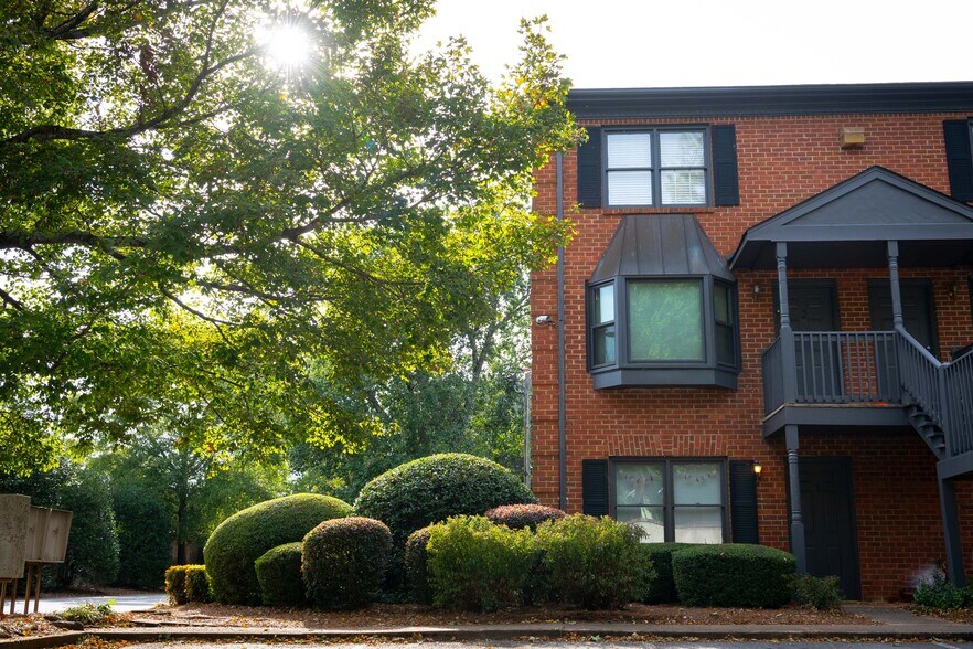 Building Photo - 550 Dearing St
