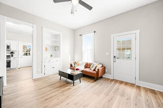 Building Photo - 639 Maple St