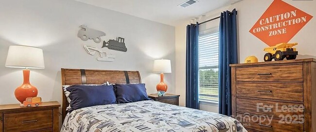 Building Photo - 2224 Lilium Dr