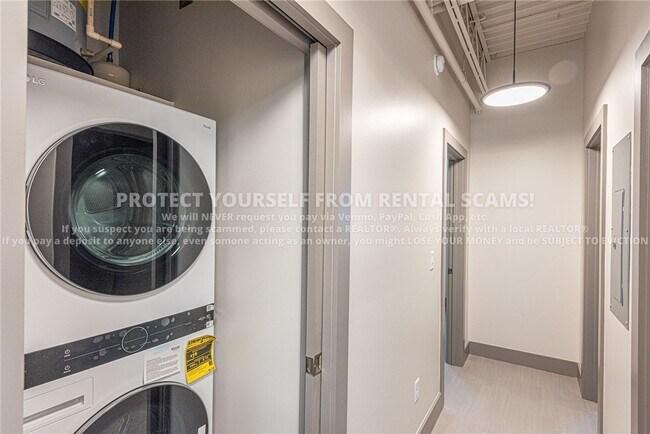 Building Photo - 315 Eureka Aly