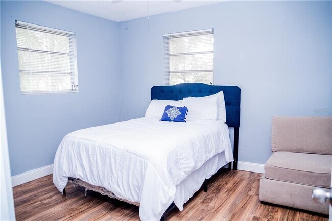 Building Photo - 313 Center Ave