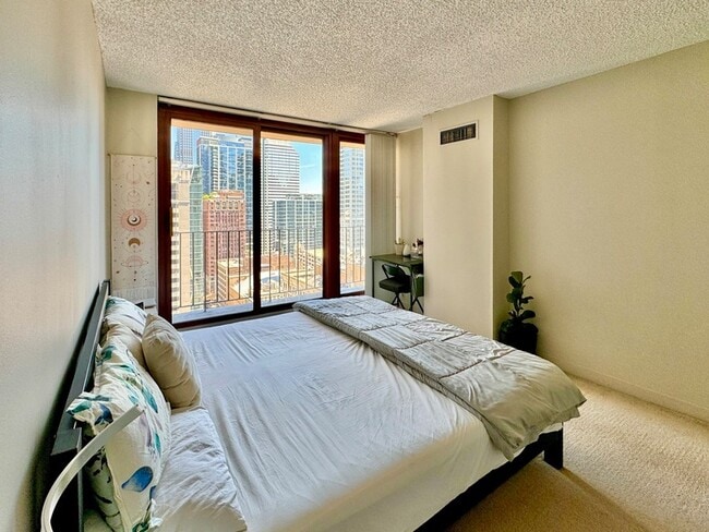 Building Photo - 200 N Dearborn St