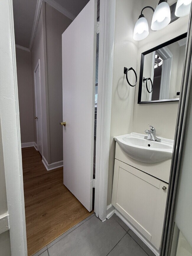 Building Photo - 1417 Watts St