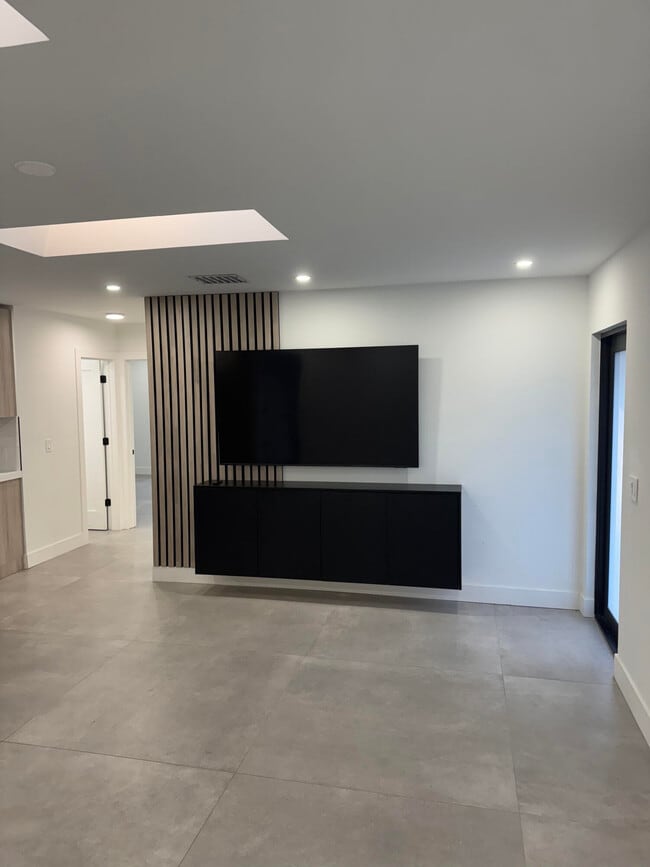 Building Photo - 1161 SW 15th St