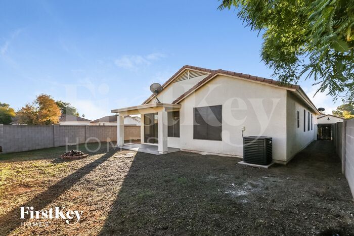 Building Photo - 6604 W Lawrence Ln