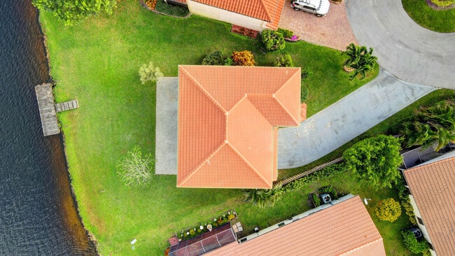 Building Photo - 12561 Shoreside Ln