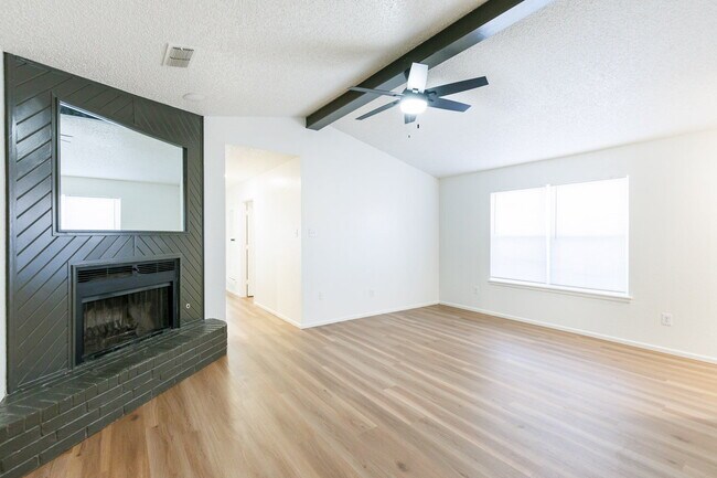 Building Photo - MOVE IN SPECIAL - HALF OFF 1ST MONTH RENT. Newly Remodeled Modern 2 bedroom with a garage