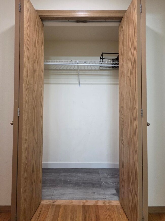 Building Photo - Beautifully updated home!