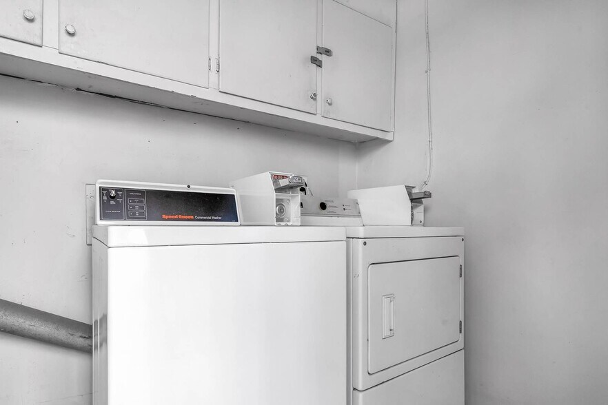 Building Photo - 1440 Manhattan Beach Blvd