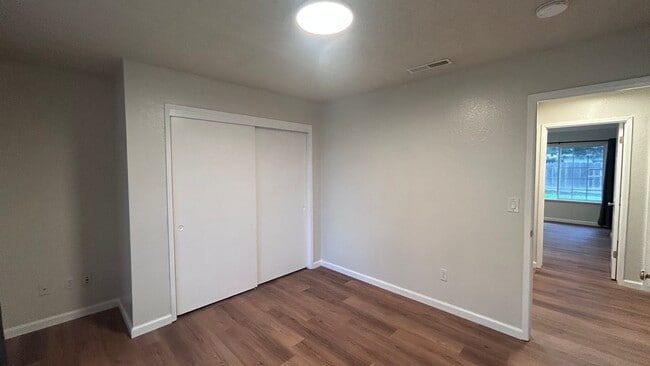 Building Photo - 1917 Coral Oak Ct