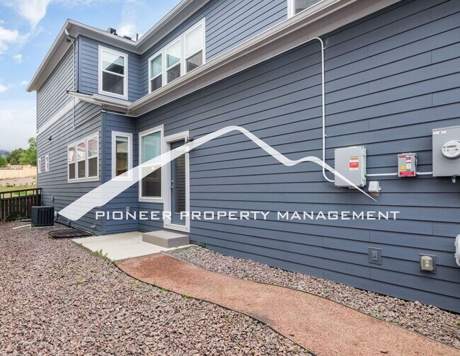 Building Photo - 4 bed, 3.5 bath home in Gold Hill Mesa with AC and 2 Car Garage