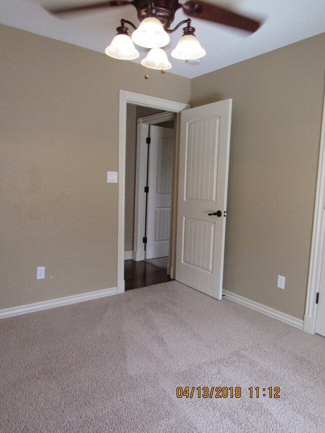Building Photo - Fantastic home located in Eastlake